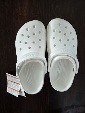 NWT Womens 7 Mens 9 CROCS White